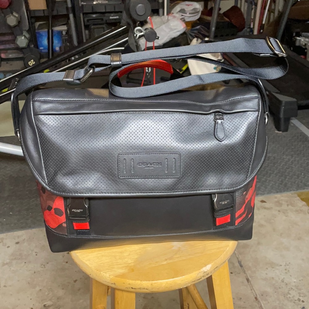 *new* Coach Messenger Bag